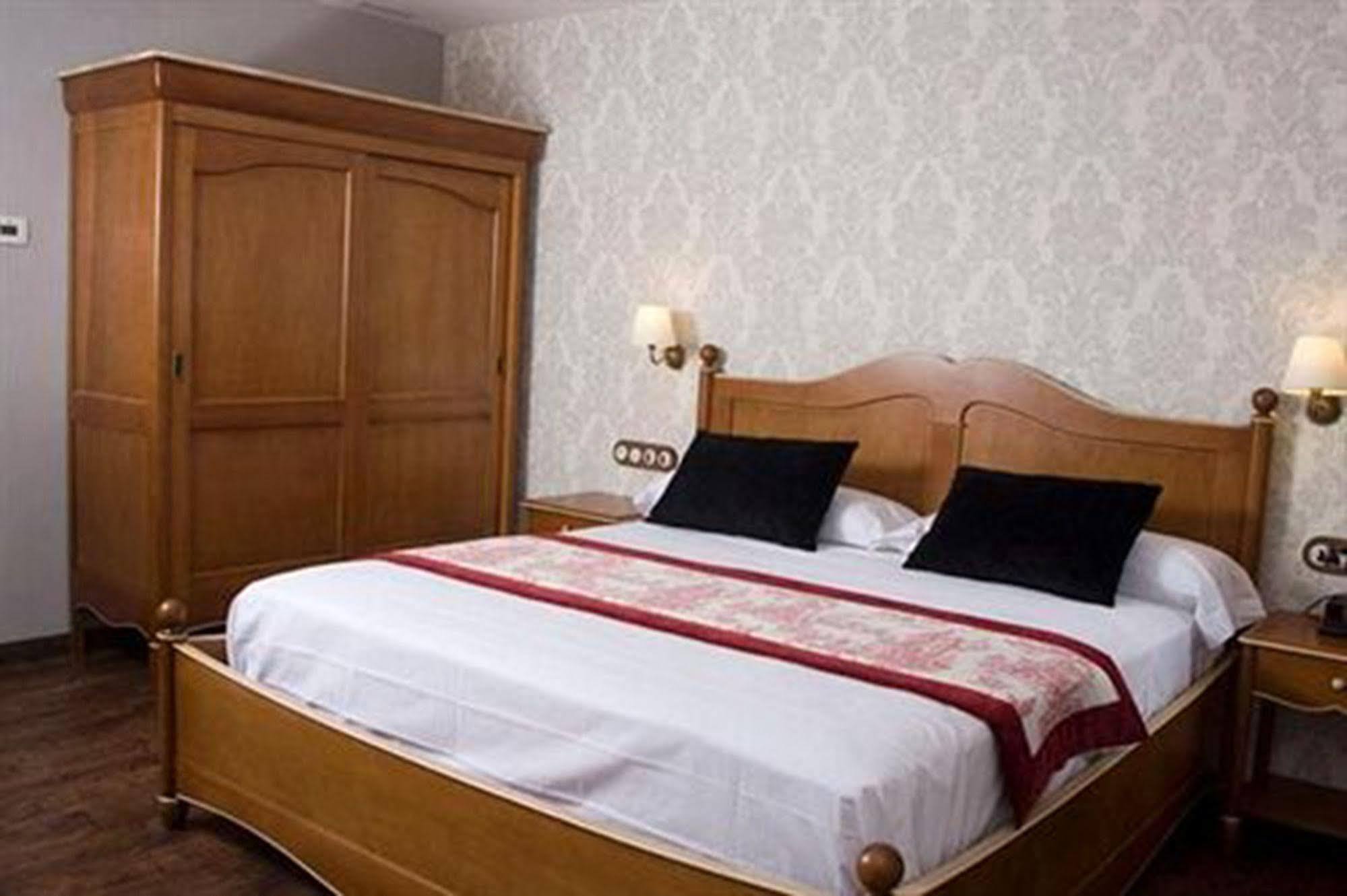 Husa Sant Bernat Montseny Ngoại thất bức ảnh